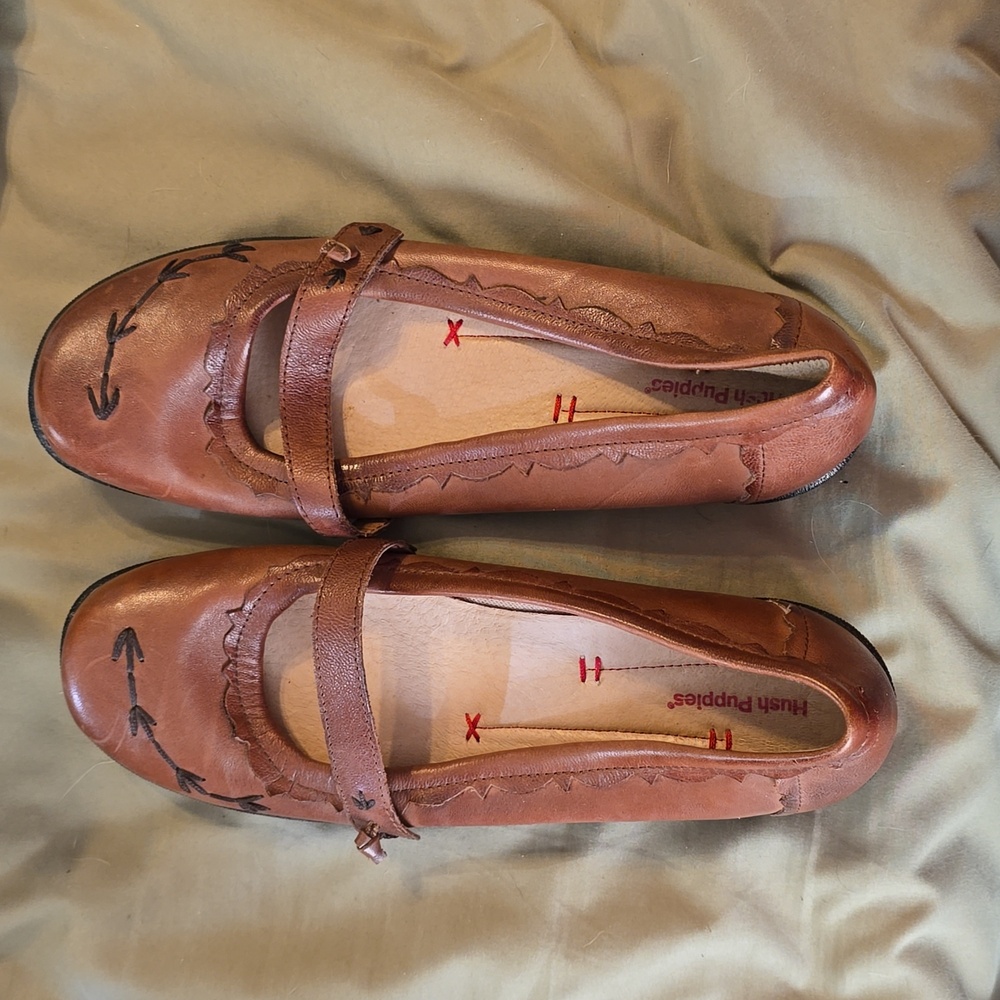 Size 10 brown leather Hush Puppies Mary Janes
